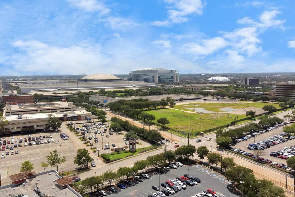 Modern Condo Near Texas Medical Center W Free Parking Houston Exterior photo