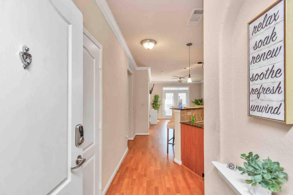 Modern Condo Near Texas Medical Center W Free Parking Houston Exterior photo